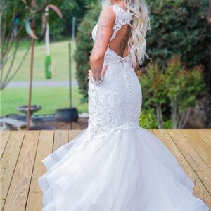 Elegant White Lace Wedding Dress